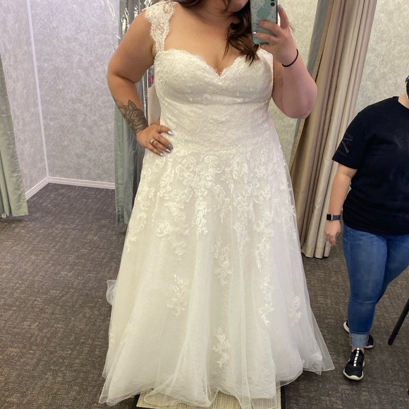 Size 16-22 Lace Wedding Dress (Corset) - Picture 2 of 5